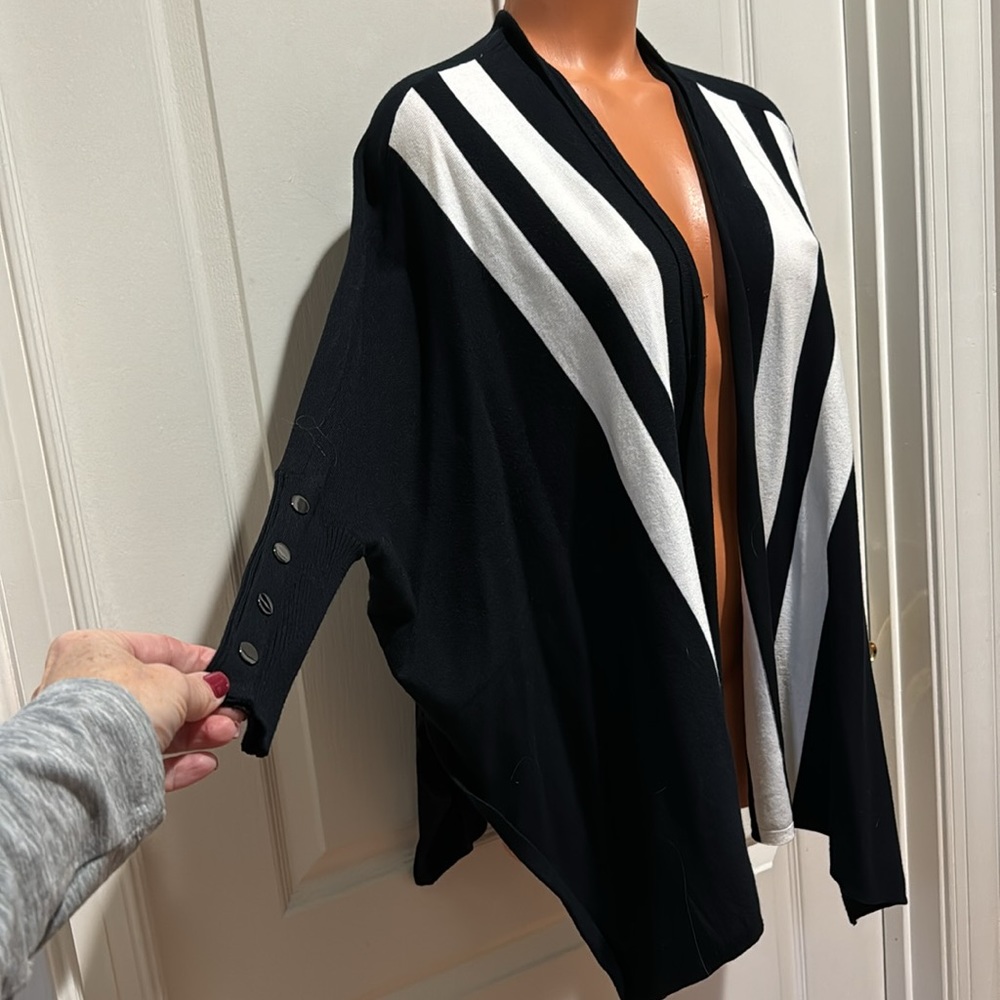 ALFANI Striped Open-Front Poncho Cardigan PS SP Petite Small EUC $80 Black Ivory - Picture 4 of 14